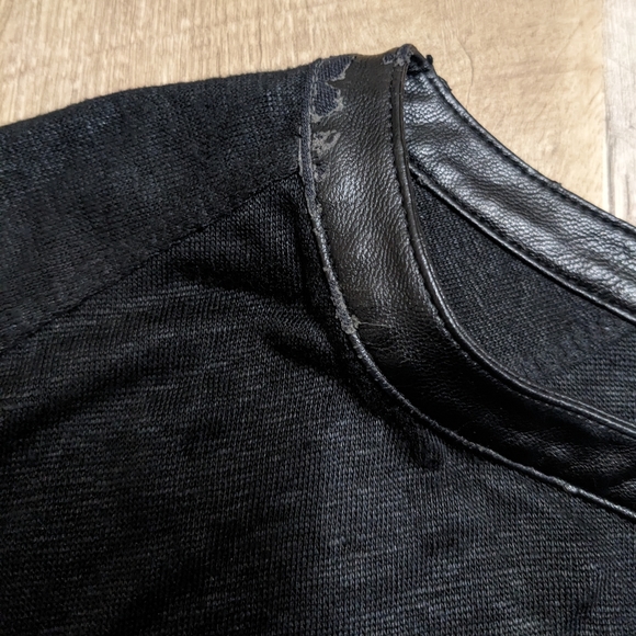 Vince Black Linen Top size small relaxed fit - Picture 12 of 15